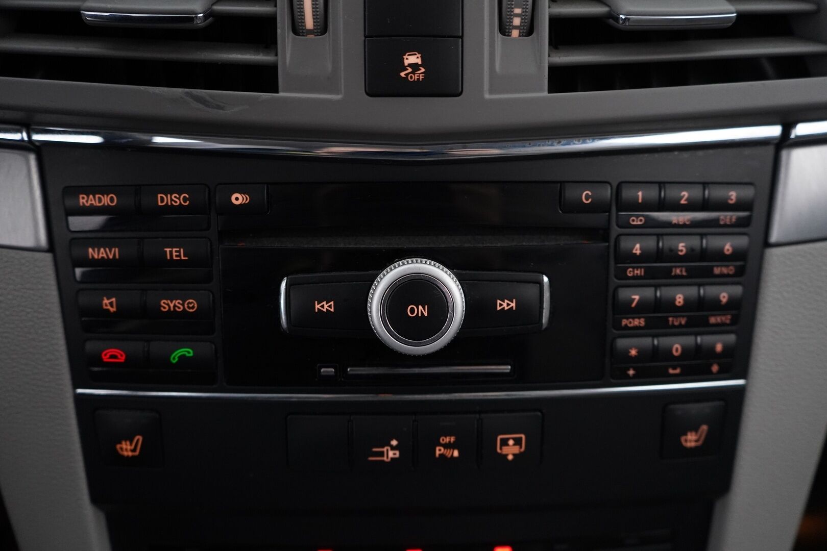 Mercedes-Benz E 2010 250 CGI Coupé A AMG *Ortopedinahat / Tutkat / Vakkari / Lohko* - Ketju vaihdettu / Huollettu 05/2025 / Kahdet renkaat vanteilla