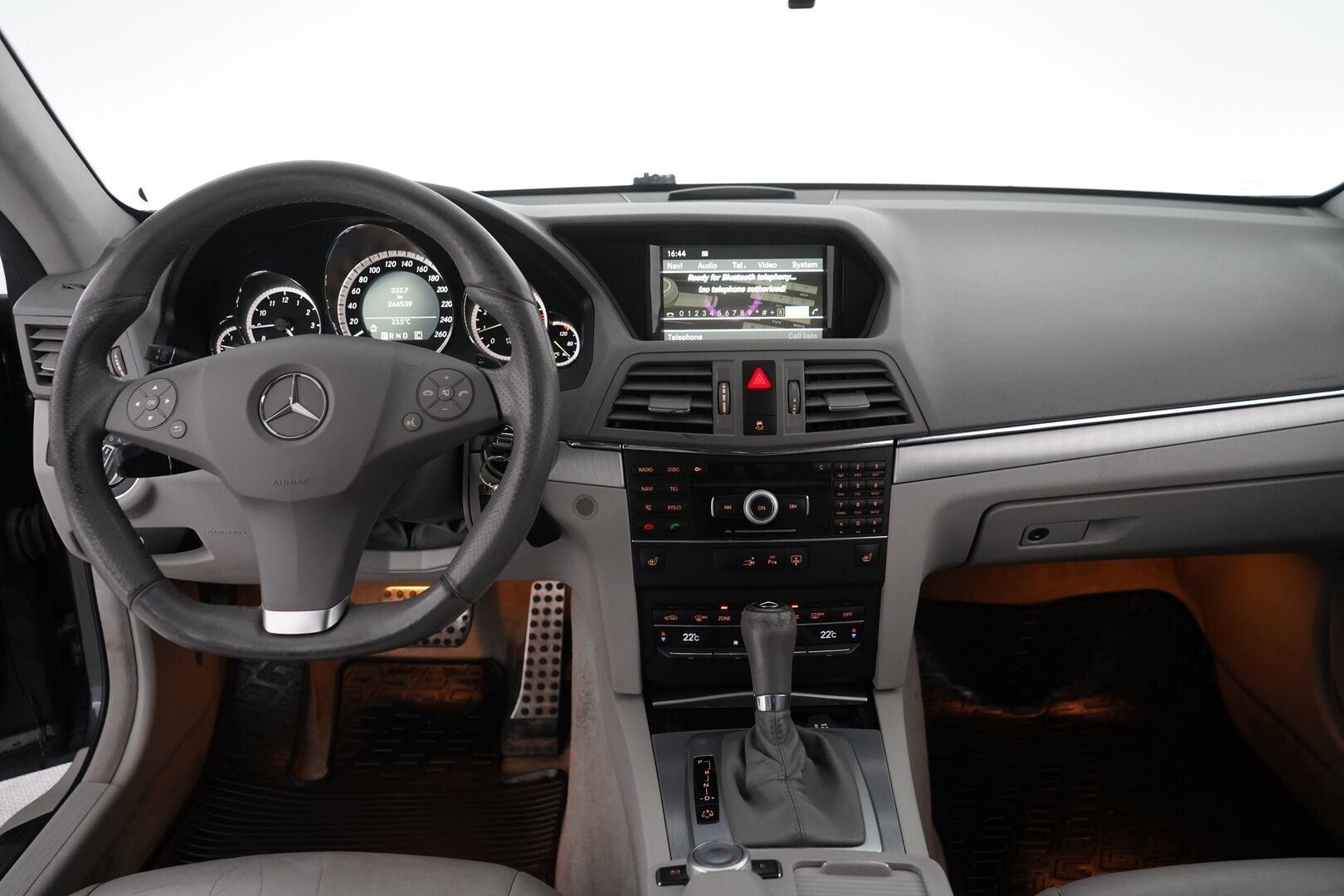 Mercedes-Benz E 2010 250 CGI Coupé A AMG *Ortopedinahat / Tutkat / Vakkari / Lohko* - Ketju vaihdettu / Huollettu 05/2025 / Kahdet renkaat vanteilla