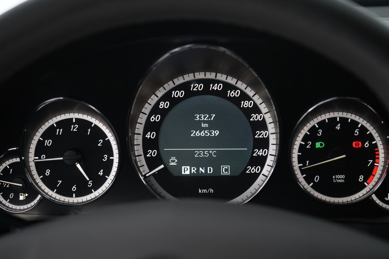 Mercedes-Benz E 2010 250 CGI Coupé A AMG *Ortopedinahat / Tutkat / Vakkari / Lohko* - Ketju vaihdettu / Huollettu 05/2025 / Kahdet renkaat vanteilla