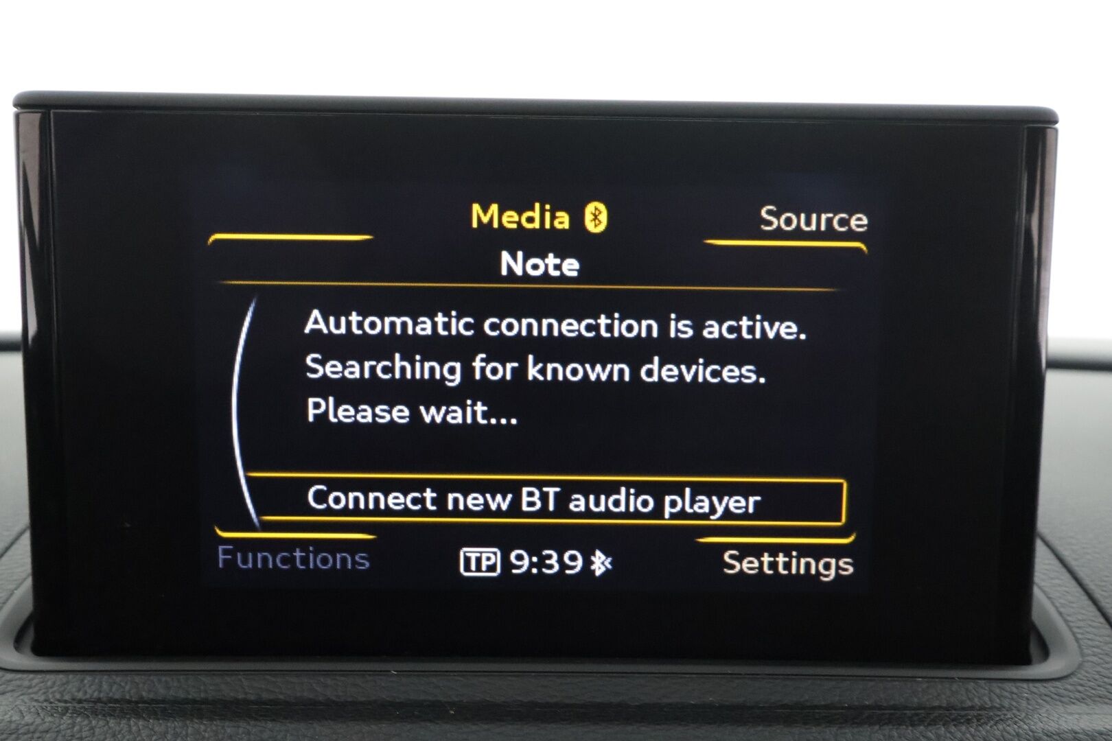 Audi A3 2015 Sedan Business 1,4 TFSI COD 110 kW ultra S tronic *Vakkari / Xenon / P.tutka / Bluetooth / Sisätilanlämmitin* - Suomi-auto / Kahdet renkaat aluvanteilla / Jakohihna juuri vaihdettu!