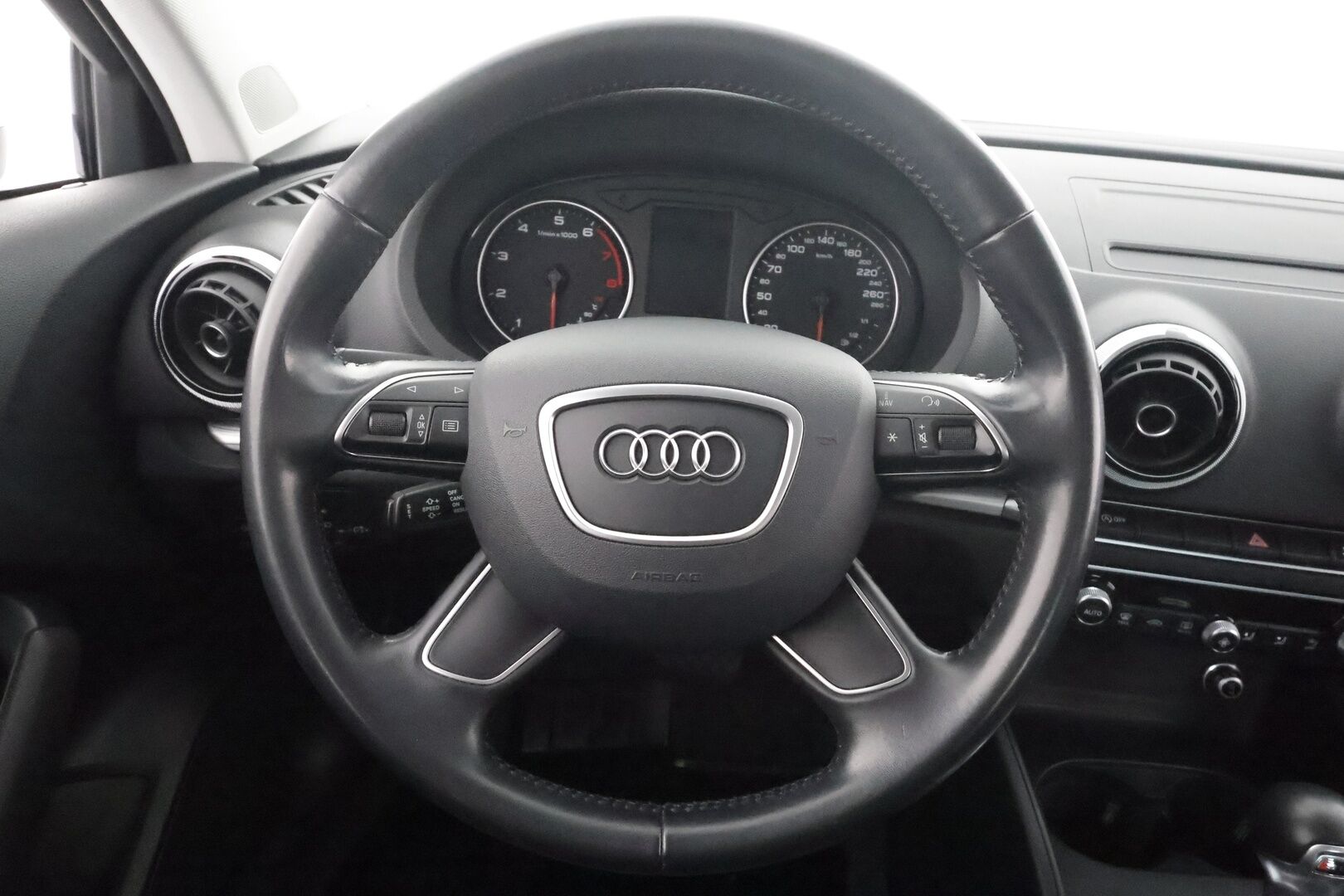 Audi A3 2015 Sedan Business 1,4 TFSI COD 110 kW ultra S tronic *Vakkari / Xenon / P.tutka / Bluetooth / Sisätilanlämmitin* - Suomi-auto / Kahdet renkaat aluvanteilla / Jakohihna juuri vaihdettu!
