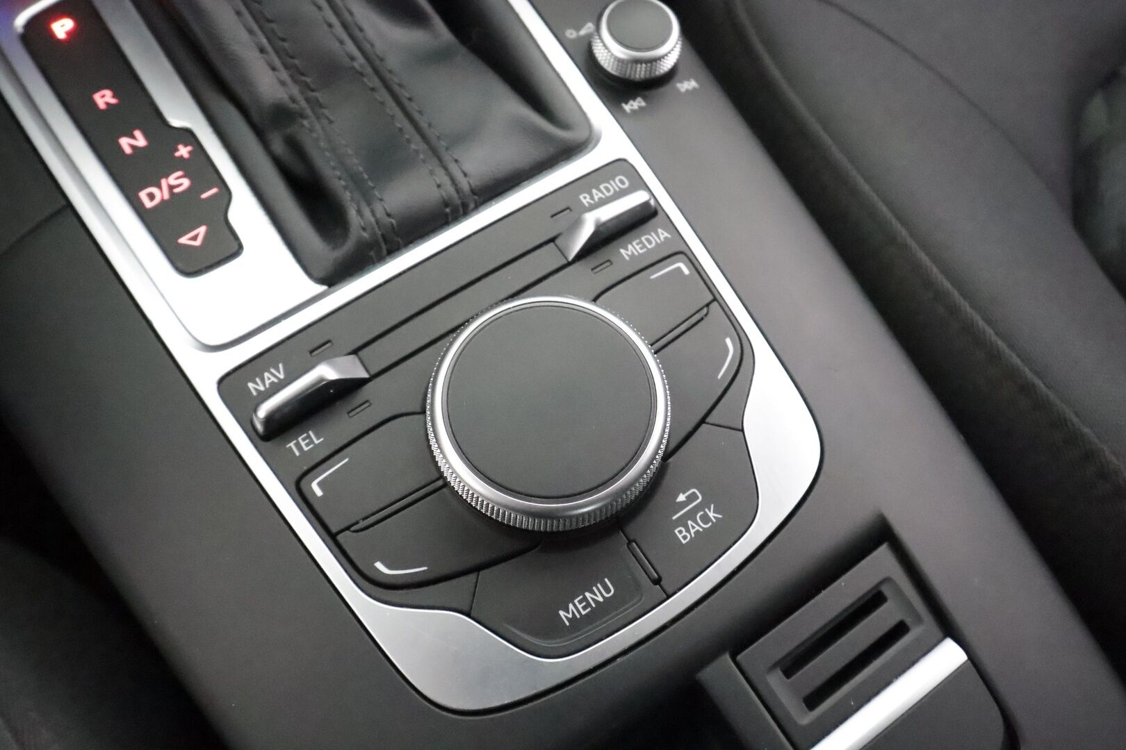 Audi A3 2015 Sedan Business 1,4 TFSI COD 110 kW ultra S tronic *Vakkari / Xenon / P.tutka / Bluetooth / Sisätilanlämmitin* - Suomi-auto / Kahdet renkaat aluvanteilla / Jakohihna juuri vaihdettu!