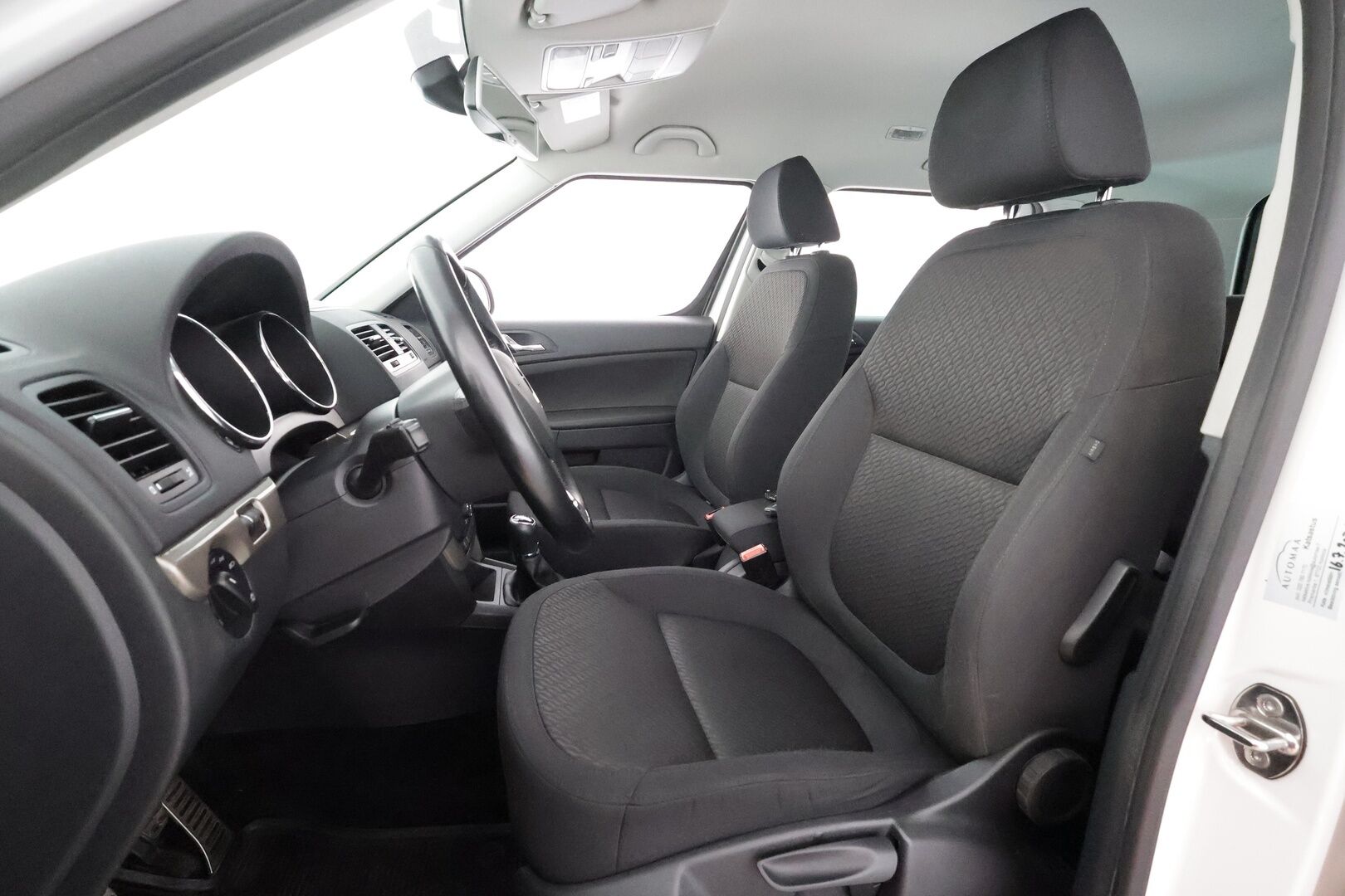 Skoda Yeti 2015 Outdoor 1,4 TSI Elegance - | Koukku | Sisätilanlämmitin | Navi | Vakkari | MirrorLink | P.Kamera | Xenon | Kahdet renkaat | Suomi-auto |