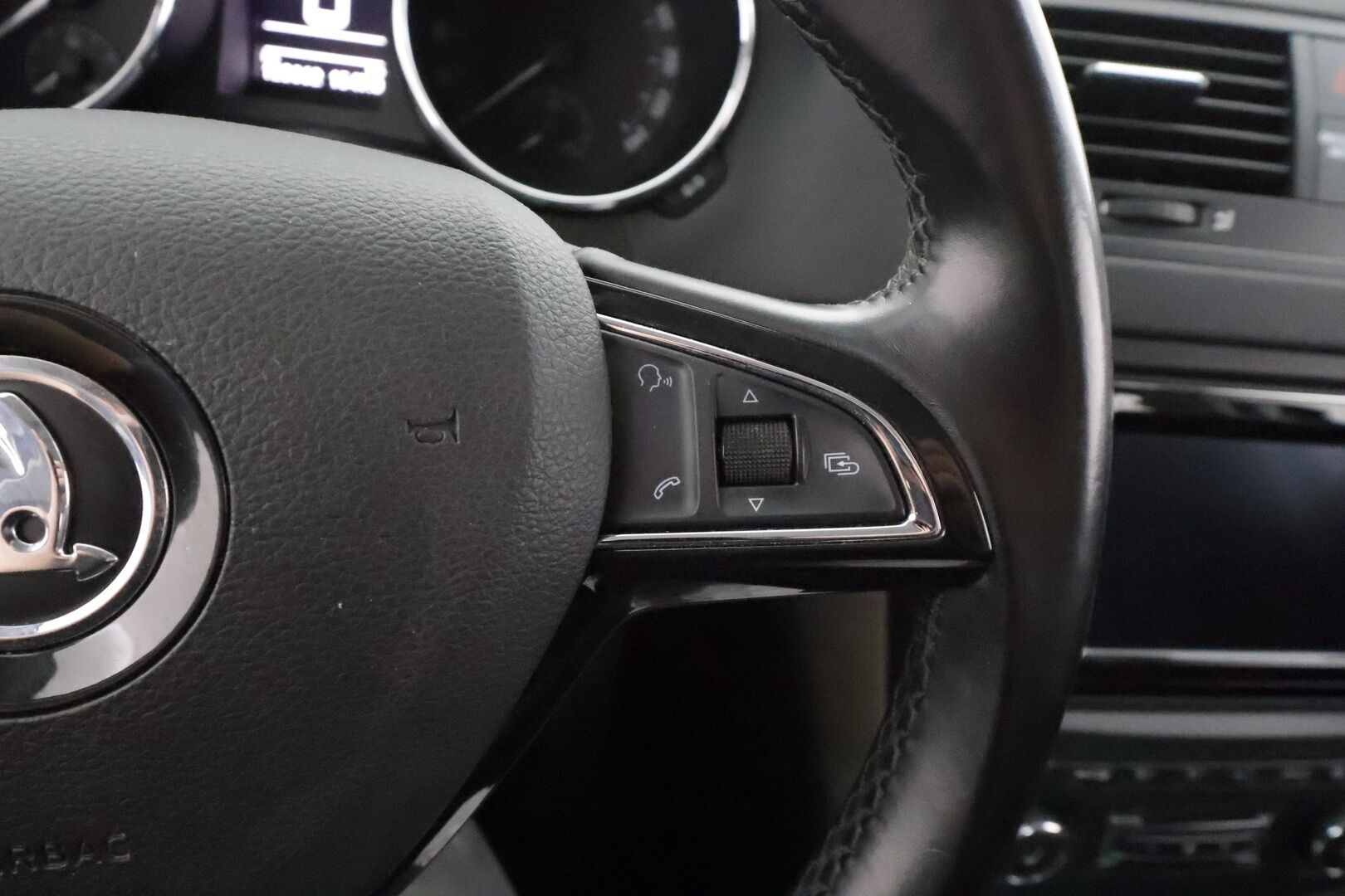 Skoda Yeti 2015 Outdoor 1,4 TSI Elegance - | Koukku | Sisätilanlämmitin | Navi | Vakkari | MirrorLink | P.Kamera | Xenon | Kahdet renkaat | Suomi-auto |