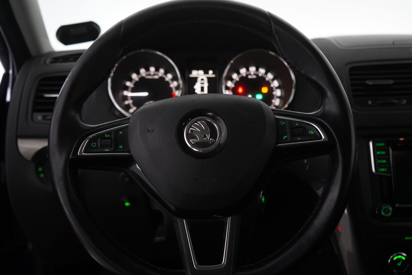 Skoda Yeti 2015 *YritysOutlet - Myydään vain yrityksille* - *Webasto / Navi / Vakionopeudensäädin / Vetokoukku*