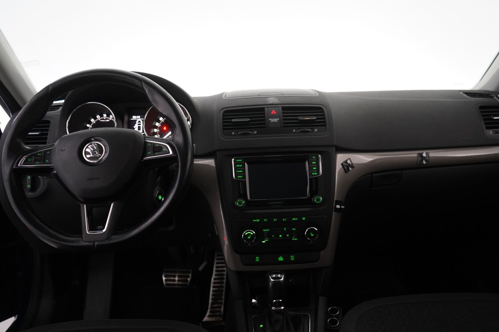 Skoda Yeti 2015 *YritysOutlet - Myydään vain yrityksille* - *Webasto / Navi / Vakionopeudensäädin / Vetokoukku*