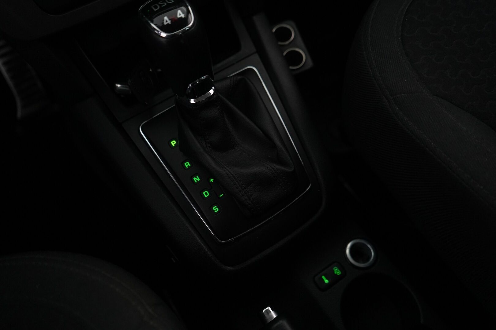 Skoda Yeti 2015 *YritysOutlet - Myydään vain yrityksille* - *Webasto / Navi / Vakionopeudensäädin / Vetokoukku*