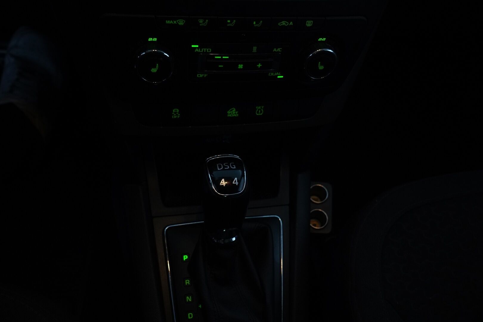 Skoda Yeti 2015 2,0 TDI 140 4x4 Elegance DSG Autom. - *Webasto / Navi / Vakionopeudensäädin / Vetokoukku*