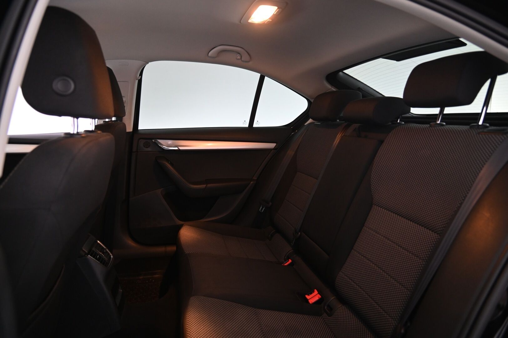 Skoda Octavia 2015 1,4 TSI Ambition - Vakkari | Lohko | BT | Suomi-auto | 2x renkaat&alumiinivanteet 
