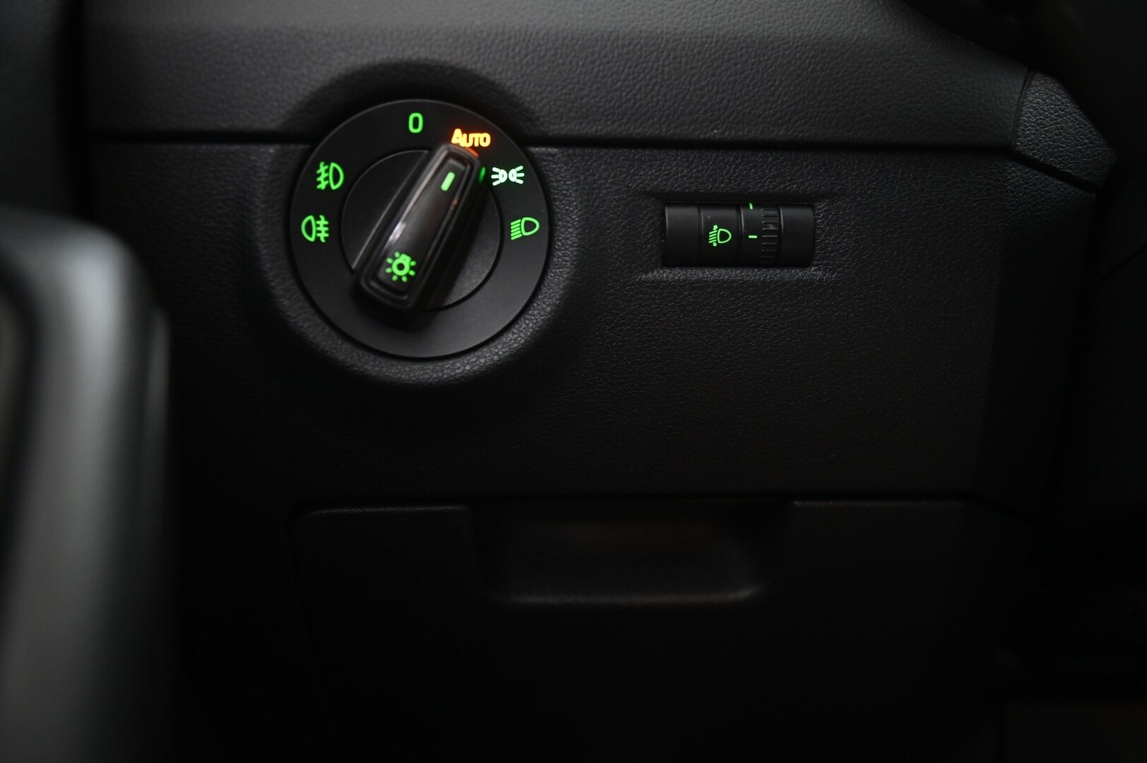 Skoda Octavia 2015 1,4 TSI Ambition - Vakkari | Lohko | BT | Suomi-auto | 2x renkaat&alumiinivanteet 