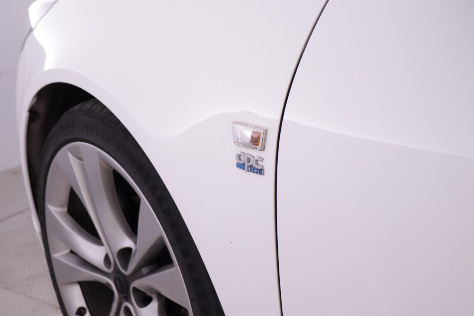 Opel Insignia 2015 2,0 CDTI  OPC-Line - Myydään huutokaupat.com - - | Webasto | ACC | Sporttinahat Muistilla | P.kamera | Bluetooth | Manuaali | 2x OEM Alut | Jakopää Tehty |