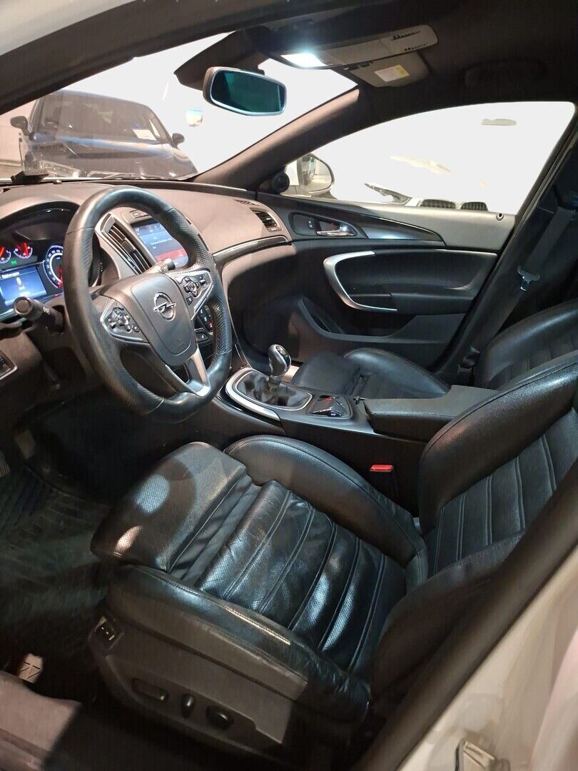 Opel Insignia 2015 2,0 CDTI  OPC-Line *Webasto / ACC / Sporttinahat Muistilla / P.kamera / Bluetooth* - Manuaali / 2x OEM Alut / Jakopää Tehty