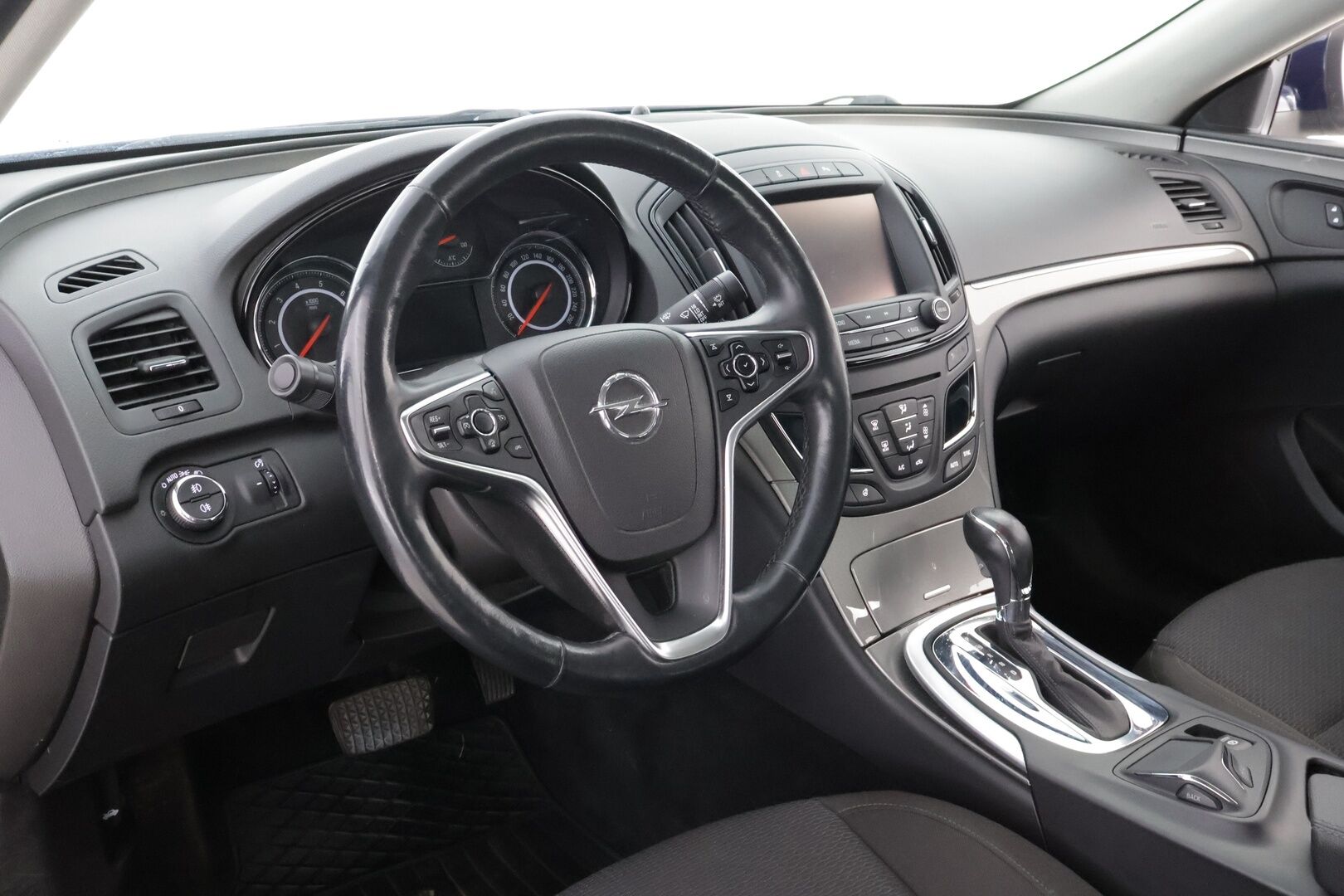 Opel Insignia 2015 5-ov Edition 2,0 CDTI 120kW AT6 *Webasto / Vetokoukku / Vakkari / Ratinlämmitin / Suomiauto* - Juuri katsastettu / Jakopää tehty!