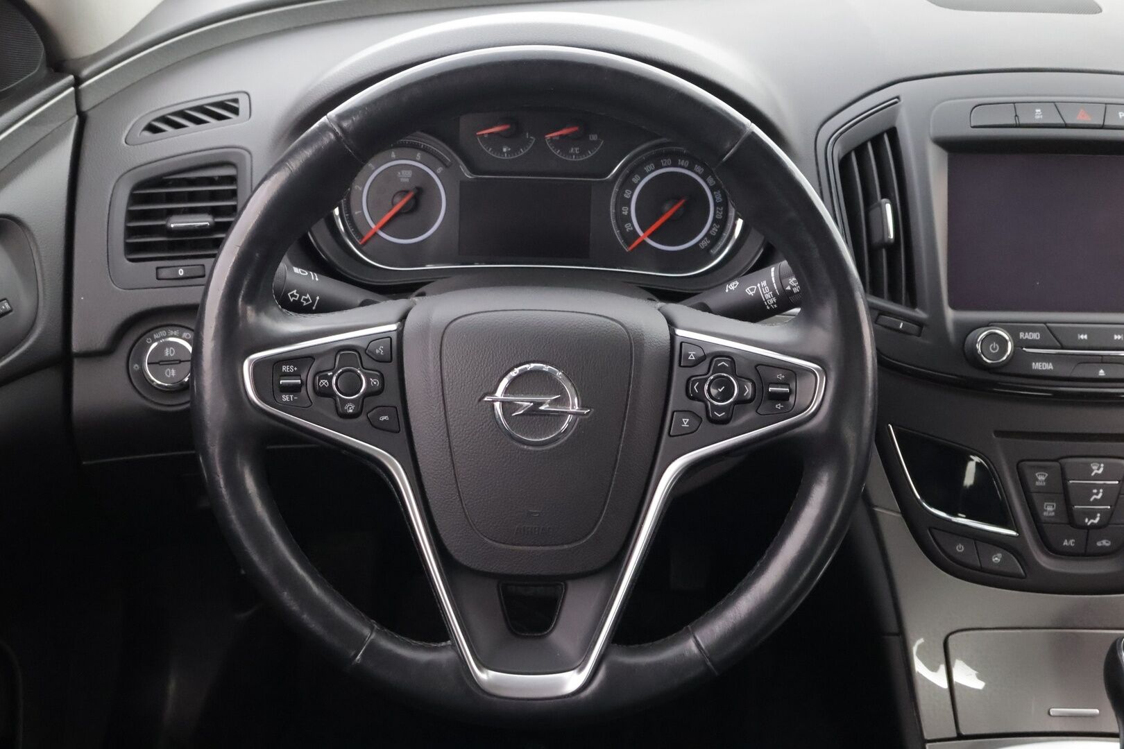 Opel Insignia 2015 5-ov Edition 2,0 CDTI 120kW AT6 *Webasto / Vetokoukku / Vakkari / Ratinlämmitin / Suomiauto* - Juuri katsastettu / Jakopää tehty!