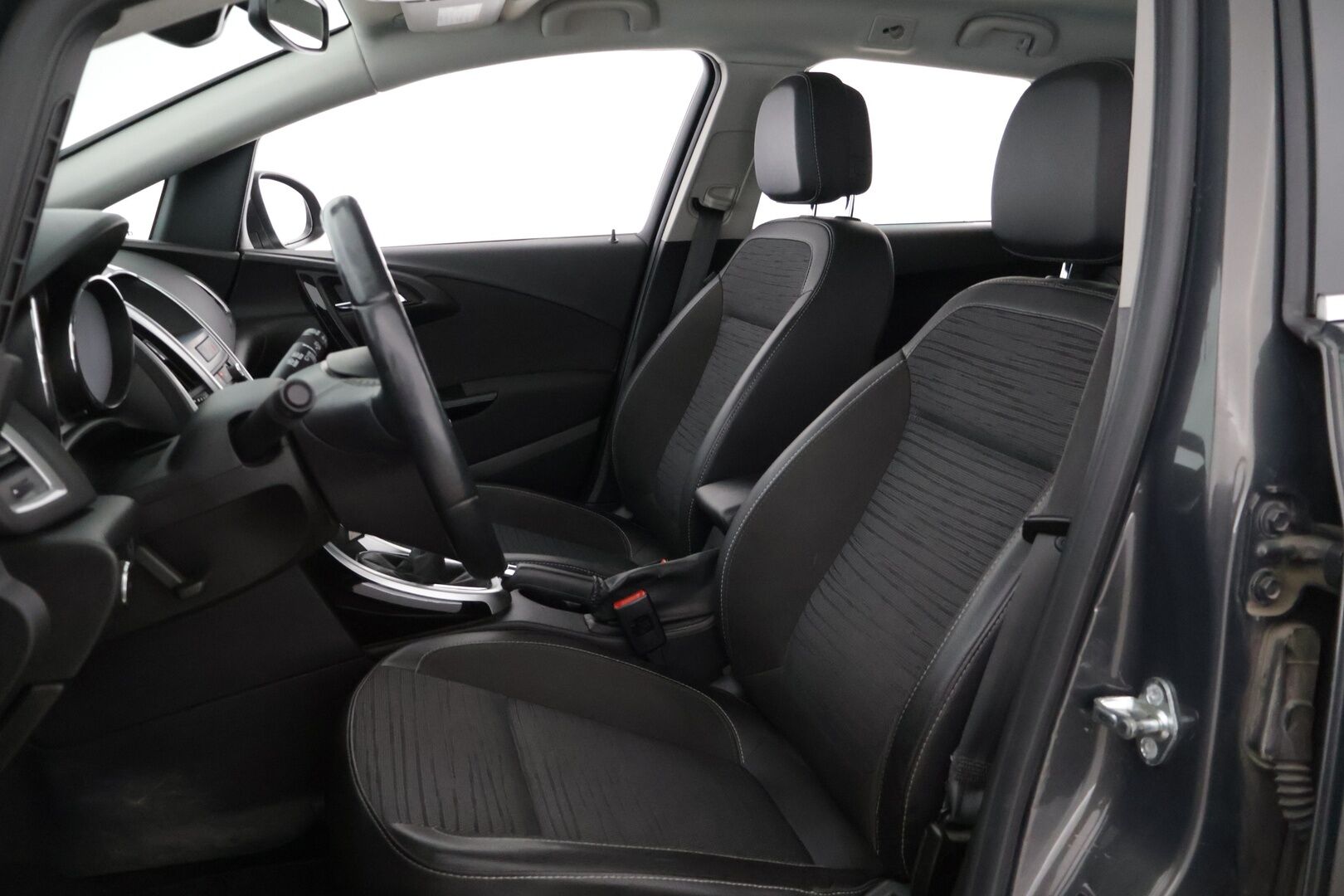 Opel Astra 2015 Sports Tourer Drive 1,4 Turbo ecoFLEX Start/Stop 103kW MT6 **YritysOutlet - Myydään vain yrityksille - *Juuri huollettu / Suomi-Auto / Vakkari / Lohkolämmitin sisähaaralla / Ratinlämmitin / 2x Renkaat *