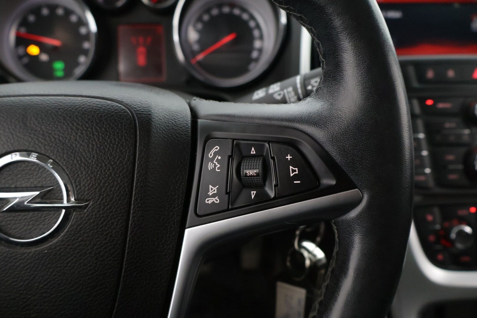 Opel Astra 2015 Sports Tourer Drive 1,4 Turbo ecoFLEX Start/Stop 103kW MT6 **YritysOutlet - Myydään vain yrityksille - *Juuri huollettu / Suomi-Auto / Vakkari / Lohkolämmitin sisähaaralla / Ratinlämmitin / 2x Renkaat *