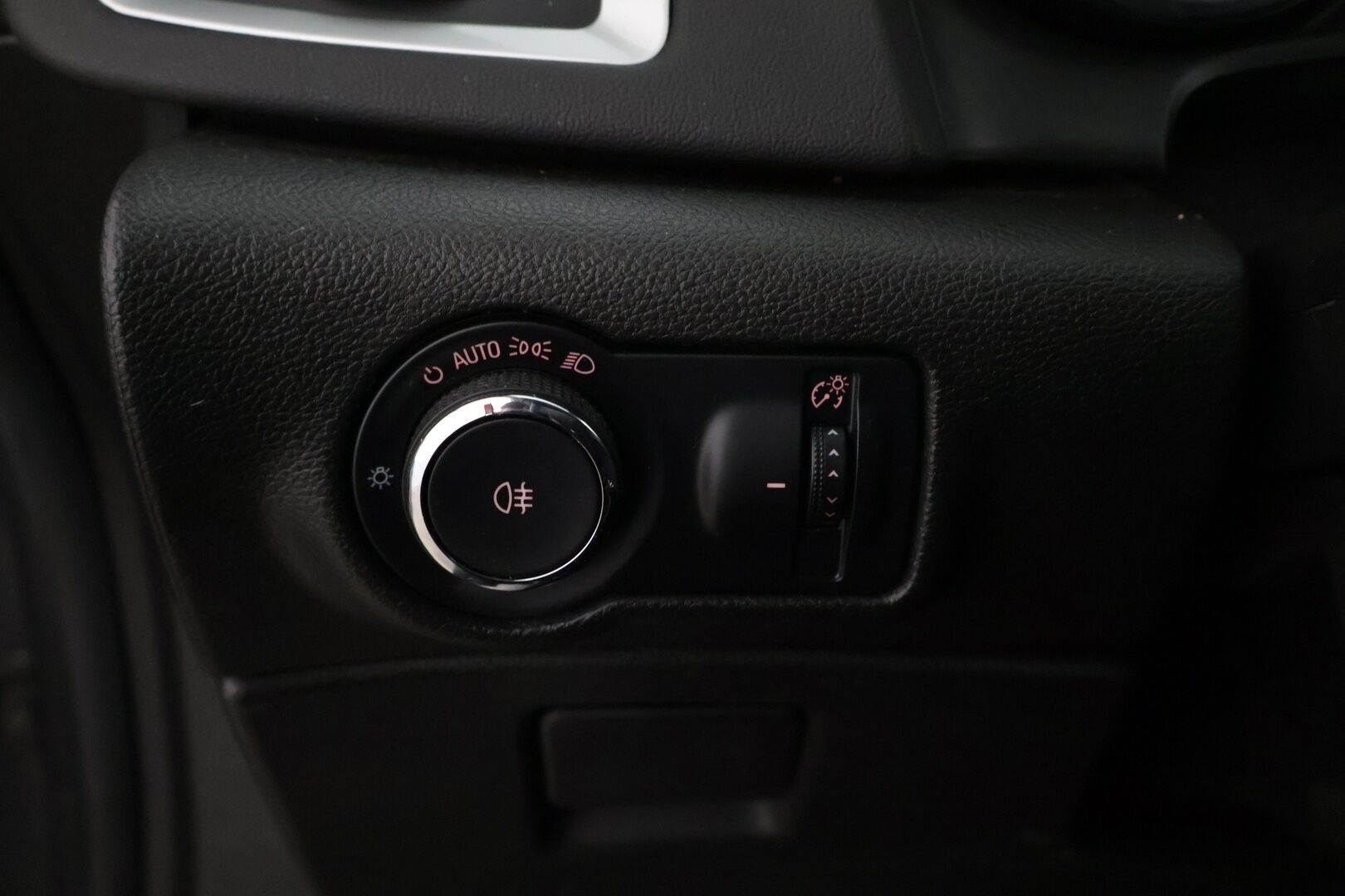 Opel Astra 2015 Sports Tourer Drive 1,4 Turbo ecoFLEX Start/Stop 103kW MT6 **YritysOutlet - Myydään vain yrityksille - *Juuri huollettu / Suomi-Auto / Vakkari / Lohkolämmitin sisähaaralla / Ratinlämmitin / 2x Renkaat *