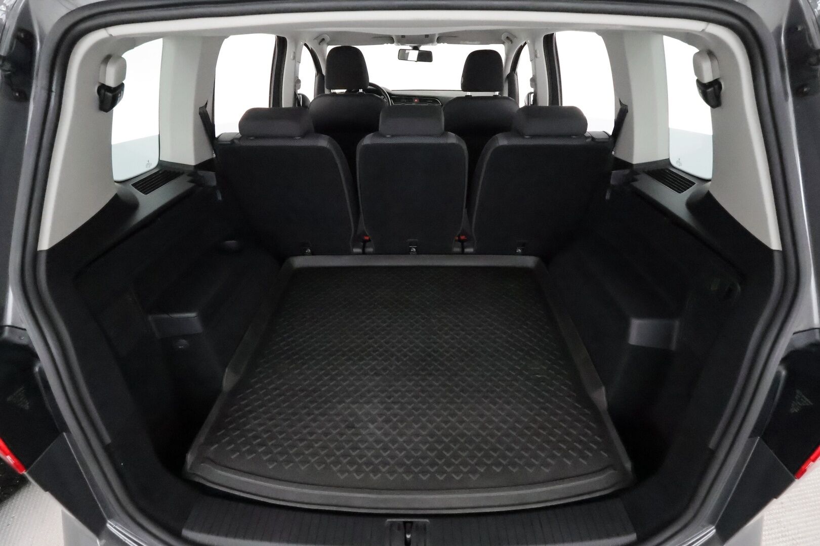 Volkswagen Touran 2016 Trendline 1,2 TSI 81 kW (110 hv) 7-Paikkainen * Suomiauto / Vetokoukku / Vakkari / Lohko & Sisäpistoke / Apple&Android - Kahdet Renkaat / 7-Paikkainen / Juuri tullut Tampereelle! - Osta nyt, maksa vasta ensi vuonna