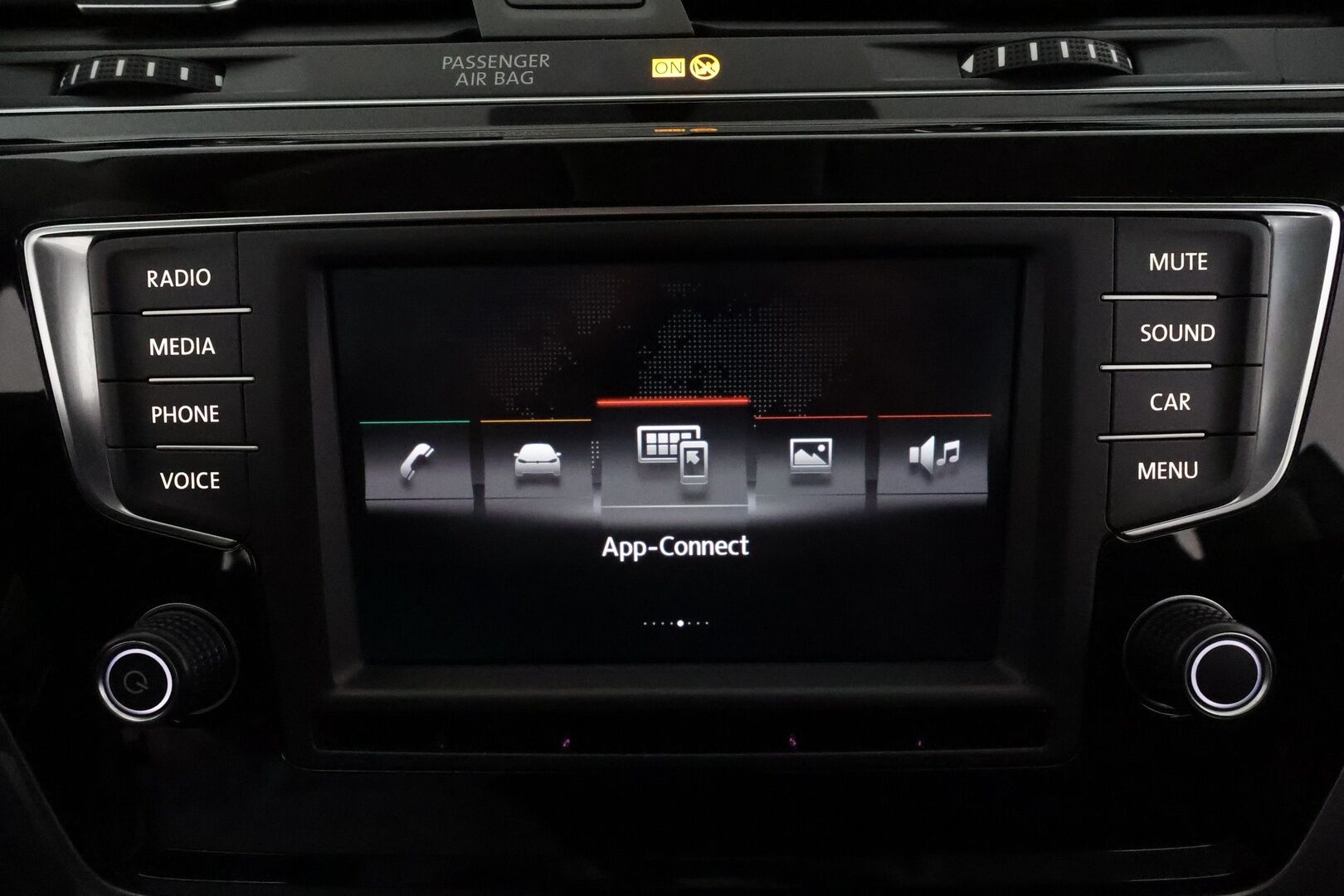 Volkswagen Touran 2016 Trendline 1,2 TSI 81 kW (110 hv) 7-Paikkainen * Suomiauto / Vetokoukku / Vakkari / Lohko & Sisäpistoke / Apple&Android - Kahdet Renkaat / 7-Paikkainen / Juuri tullut Tampereelle!