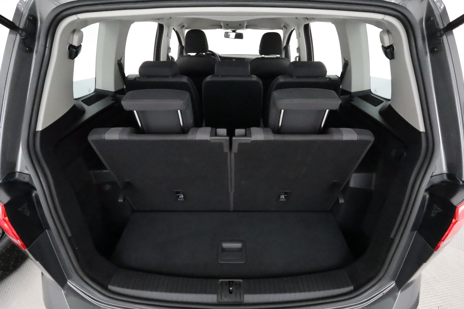 Volkswagen Touran 2016 Trendline 1,2 TSI 81 kW (110 hv) 7-Paikkainen * Suomiauto / Vetokoukku / Vakkari / Lohko & Sisäpistoke / Apple&Android - Kahdet Renkaat / 7-Paikkainen / Juuri tullut Tampereelle! - Osta nyt, maksa vasta ensi vuonna