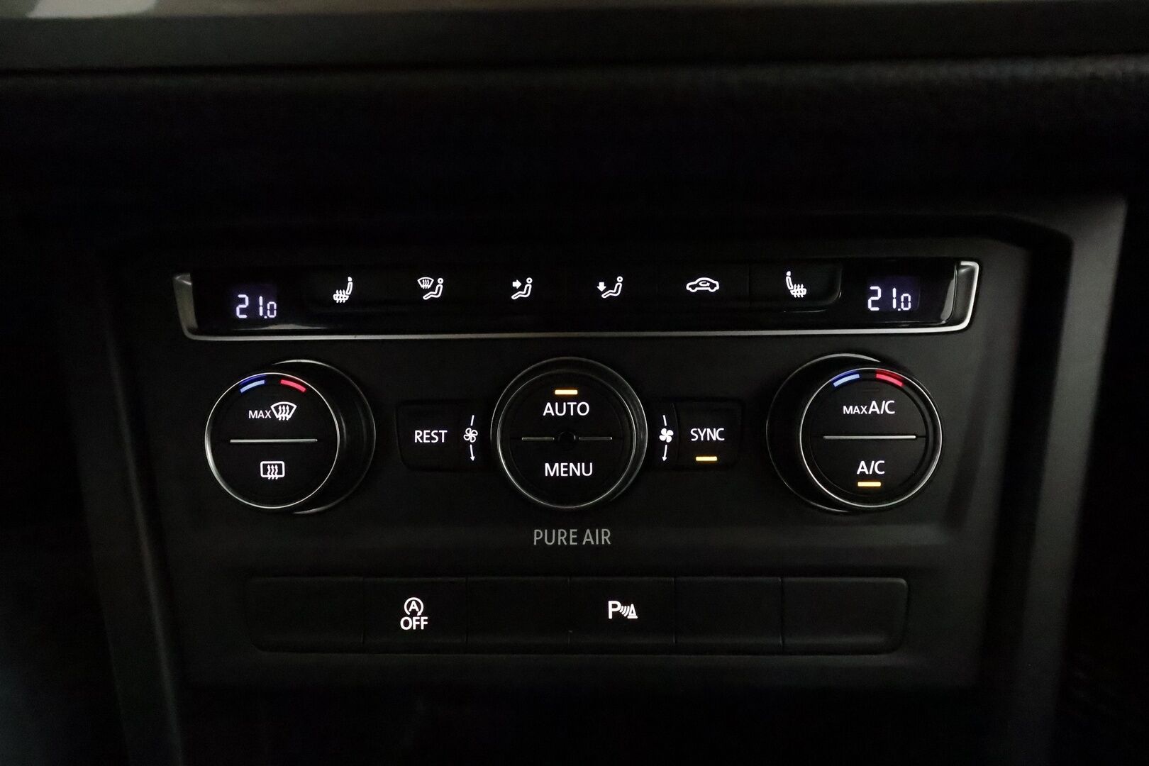 Volkswagen Touran 2016 Trendline 1,2 TSI 81 kW (110 hv) 7-Paikkainen * Suomiauto / Vetokoukku / Vakkari / Lohko & Sisäpistoke / Apple&Android - Kahdet Renkaat / 7-Paikkainen / Juuri tullut Tampereelle! - Osta nyt, maksa vasta ensi vuonna