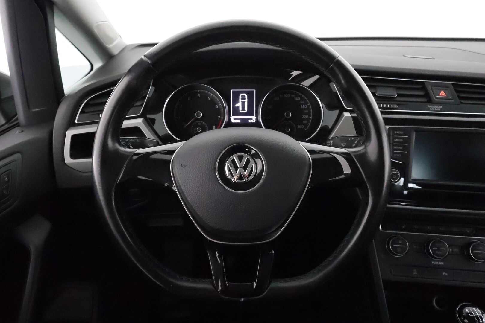 Volkswagen Touran 2016 Trendline 1,2 TSI 81 kW (110 hv) 7-Paikkainen * Suomiauto / Vetokoukku / Vakkari / Lohko & Sisäpistoke / Apple&Android - Kahdet Renkaat / 7-Paikkainen / Juuri tullut Tampereelle!