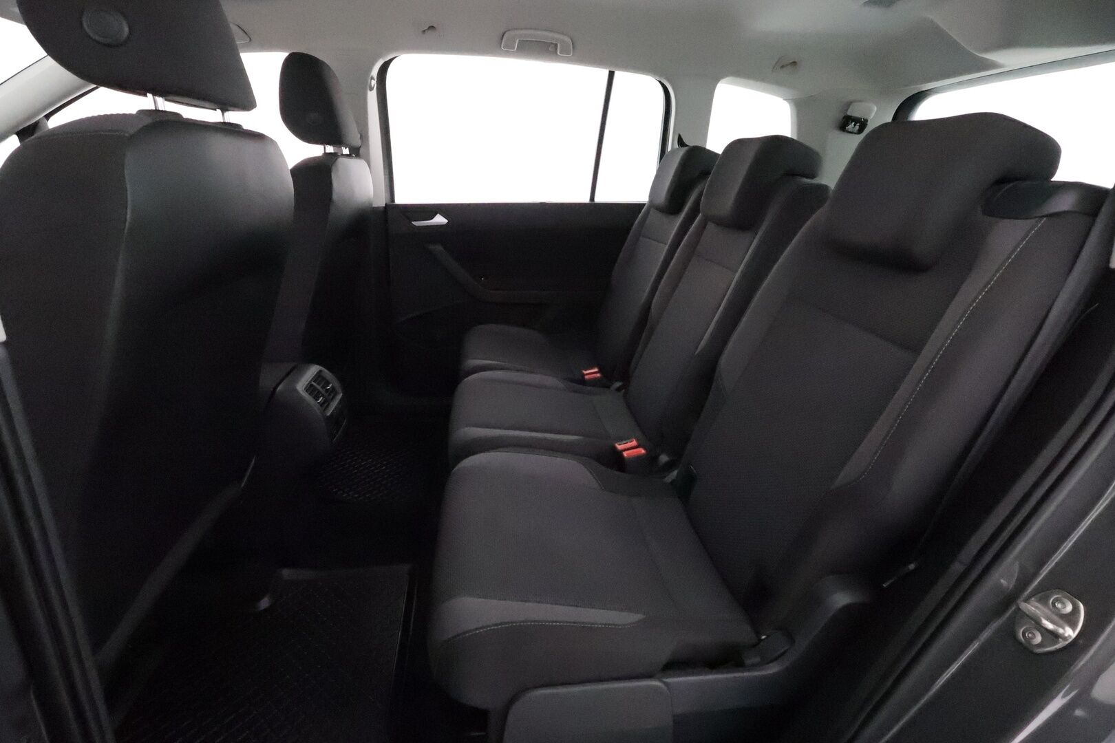 Volkswagen Touran 2016 Trendline 1,2 TSI 81 kW (110 hv) 7-Paikkainen * Suomiauto / Vetokoukku / Vakkari / Lohko & Sisäpistoke / Apple&Android - Kahdet Renkaat / 7-Paikkainen / Juuri tullut Tampereelle! - Osta nyt, maksa vasta ensi vuonna