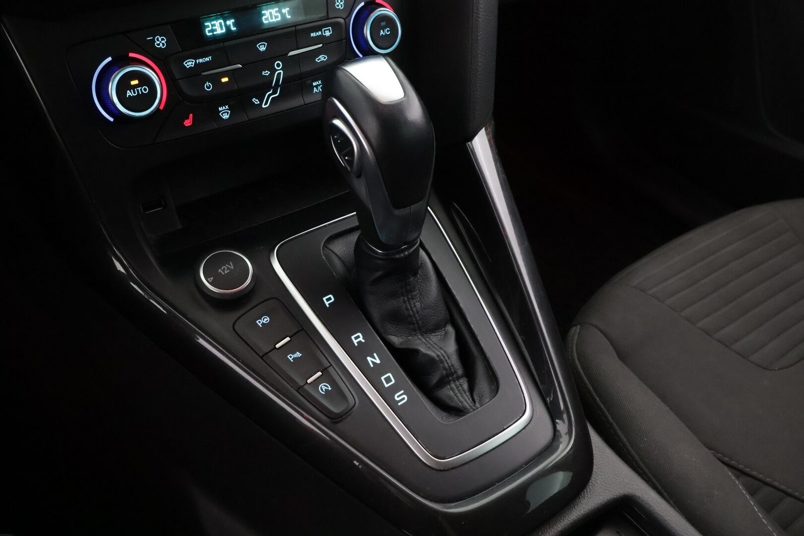 Ford Focus 2016 1,0 EcoBoost 125 hv Start/Stop A6 Titanium Wagon - YritysOutlet - Myydään vain yrityksille - Juuri katsastettu / Suomi-auto / Vakionopeudensäädin / Parkkitutkat / 2x-renkaat