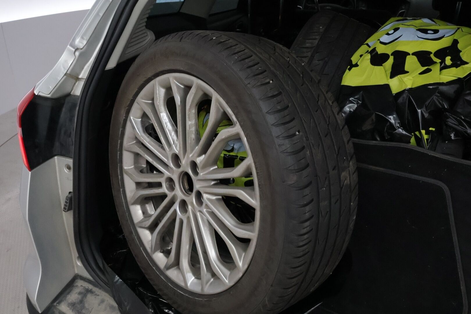 Ford Focus 2016 1,0 EcoBoost 125 hv Start/Stop A6 Titanium Wagon - YritysOutlet - Myydään vain yrityksille - Juuri katsastettu / Suomi-auto / Vakionopeudensäädin / Parkkitutkat / 2x-renkaat