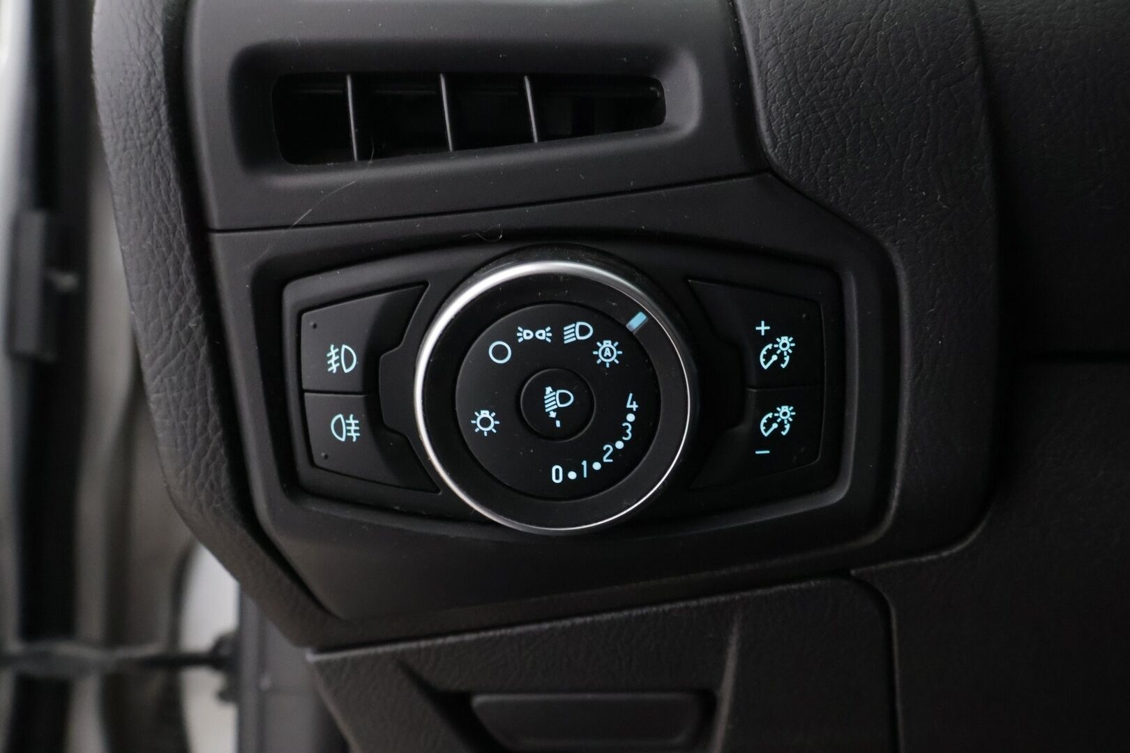 Ford Focus 2016 1,0 EcoBoost 125 hv Start/Stop A6 Titanium Wagon - YritysOutlet - Myydään vain yrityksille - Juuri katsastettu / Suomi-auto / Vakionopeudensäädin / Parkkitutkat / 2x-renkaat