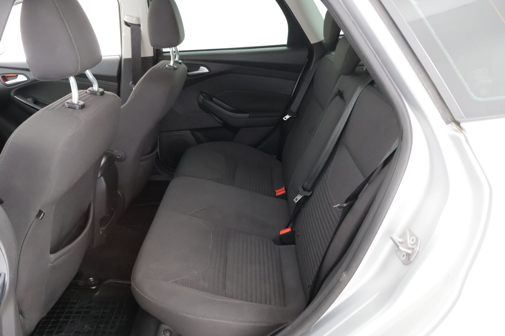 Ford Focus 2016 1,0 EcoBoost 125 hv Start/Stop A6 Titanium Wagon - YritysOutlet - Myydään vain yrityksille - Juuri katsastettu / Suomi-auto / Vakionopeudensäädin / Parkkitutkat / 2x-renkaat