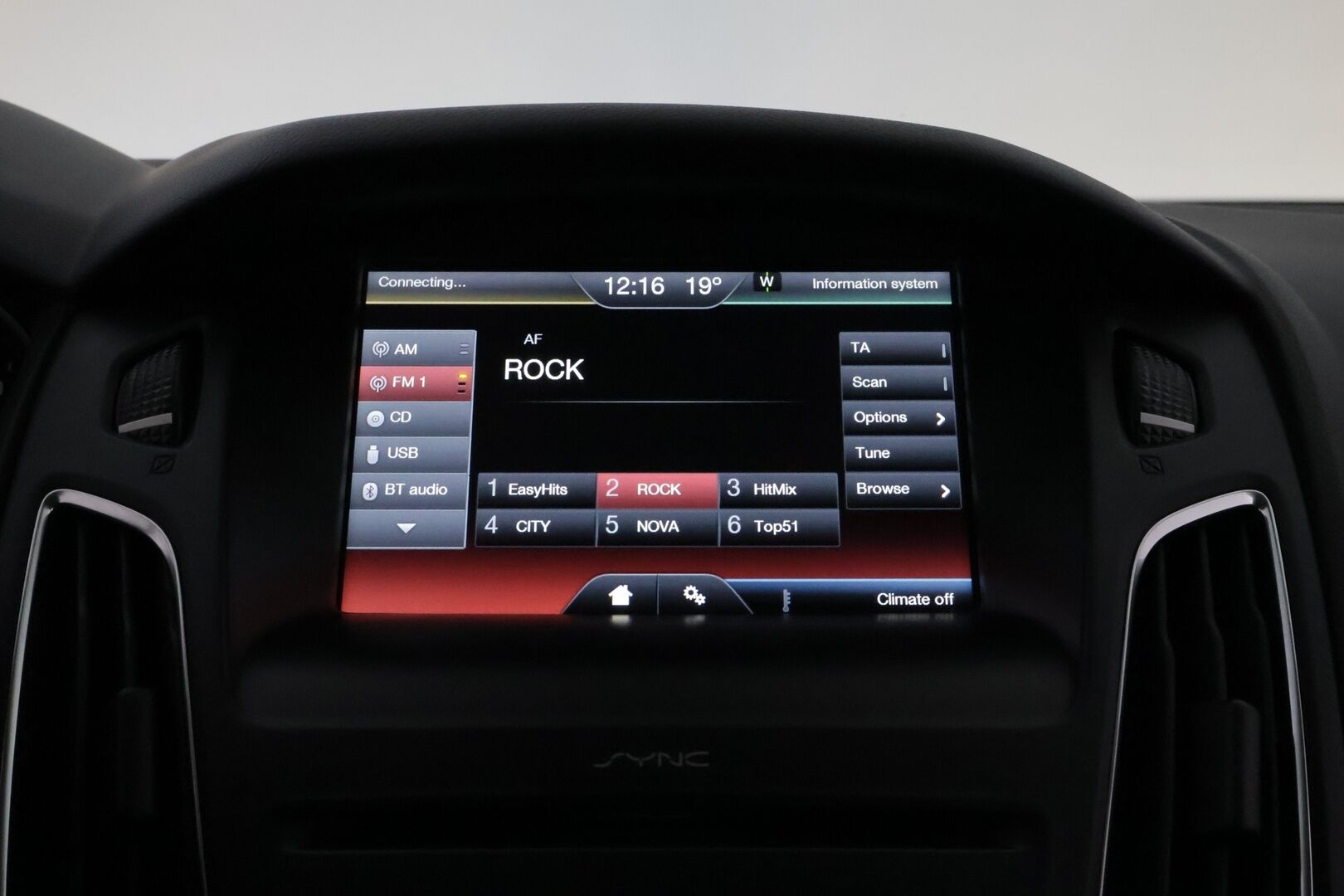 Ford Focus 2016 1,0 EcoBoost 125 hv Start/Stop A6 Titanium Wagon - YritysOutlet - Myydään vain yrityksille - Juuri katsastettu / Suomi-auto / Vakionopeudensäädin / Parkkitutkat / 2x-renkaat