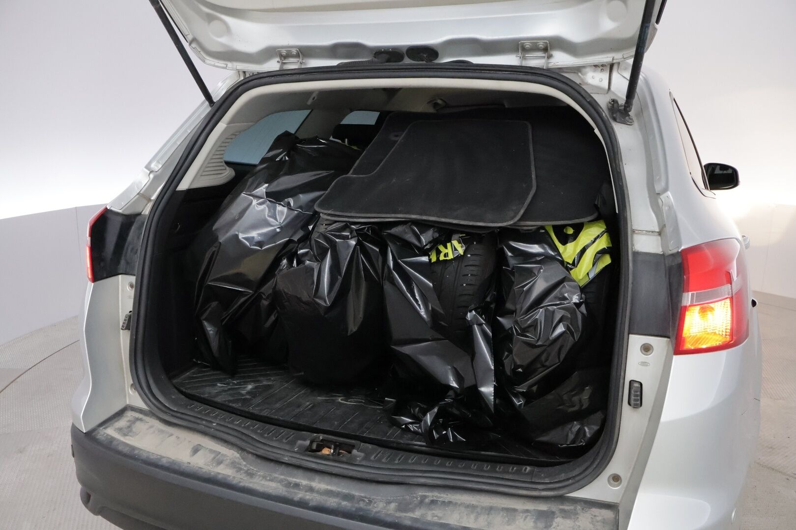 Ford Focus 2016 1,0 EcoBoost 125 hv Start/Stop A6 Titanium Wagon - YritysOutlet - Myydään vain yrityksille - Juuri katsastettu / Suomi-auto / Vakionopeudensäädin / Parkkitutkat / 2x-renkaat