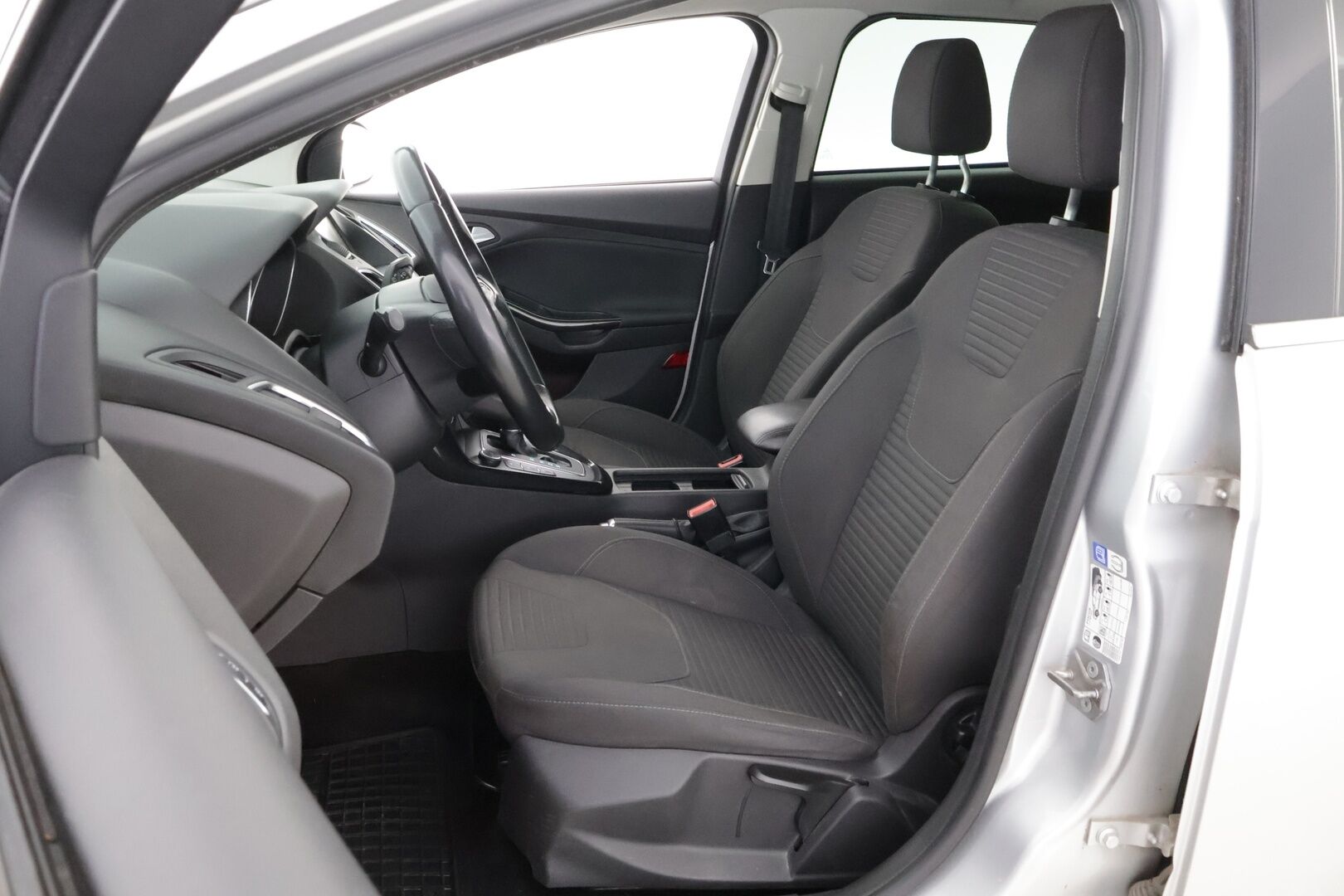 Ford Focus 2016 1,0 EcoBoost 125 hv Start/Stop A6 Titanium Wagon - YritysOutlet - Myydään vain yrityksille - Juuri katsastettu / Suomi-auto / Vakionopeudensäädin / Parkkitutkat / 2x-renkaat