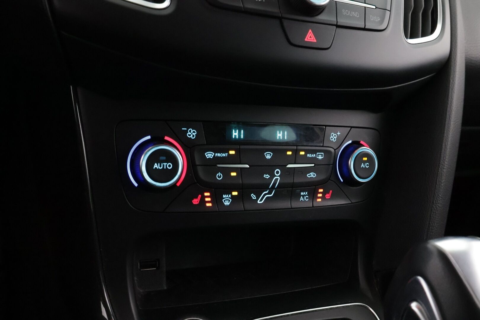 Ford Focus 2016 1,0 EcoBoost 125 hv Start/Stop A6 Titanium Wagon - YritysOutlet - Myydään vain yrityksille - Juuri katsastettu / Suomi-auto / Vakionopeudensäädin / Parkkitutkat / 2x-renkaat