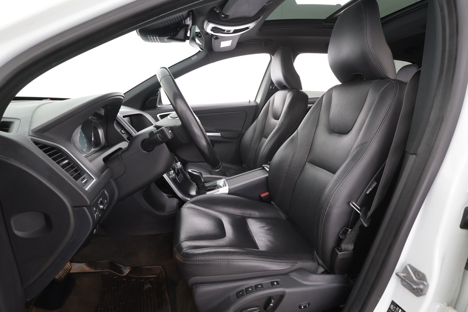 Volvo XC60 2016 D4 AWD Business Summum aut * Vakkari / Webasto / Panorama / Muistipenkki / Keyless / Nahat / P.tutkat * - Suomi-auto / Kahdet renkaat