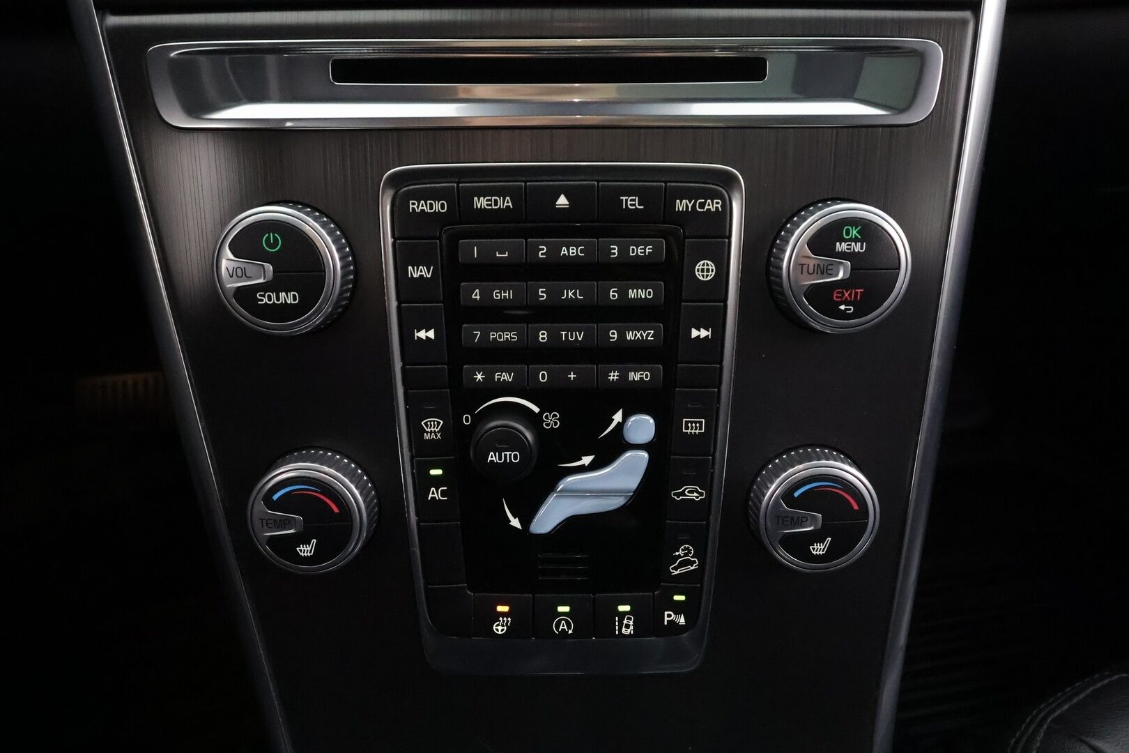 Volvo XC60 2016 D4 AWD Business Summum aut * Vakkari / Webasto / Panorama / Muistipenkki / Keyless / Nahat / P.tutkat * - Suomi-auto / Kahdet renkaat