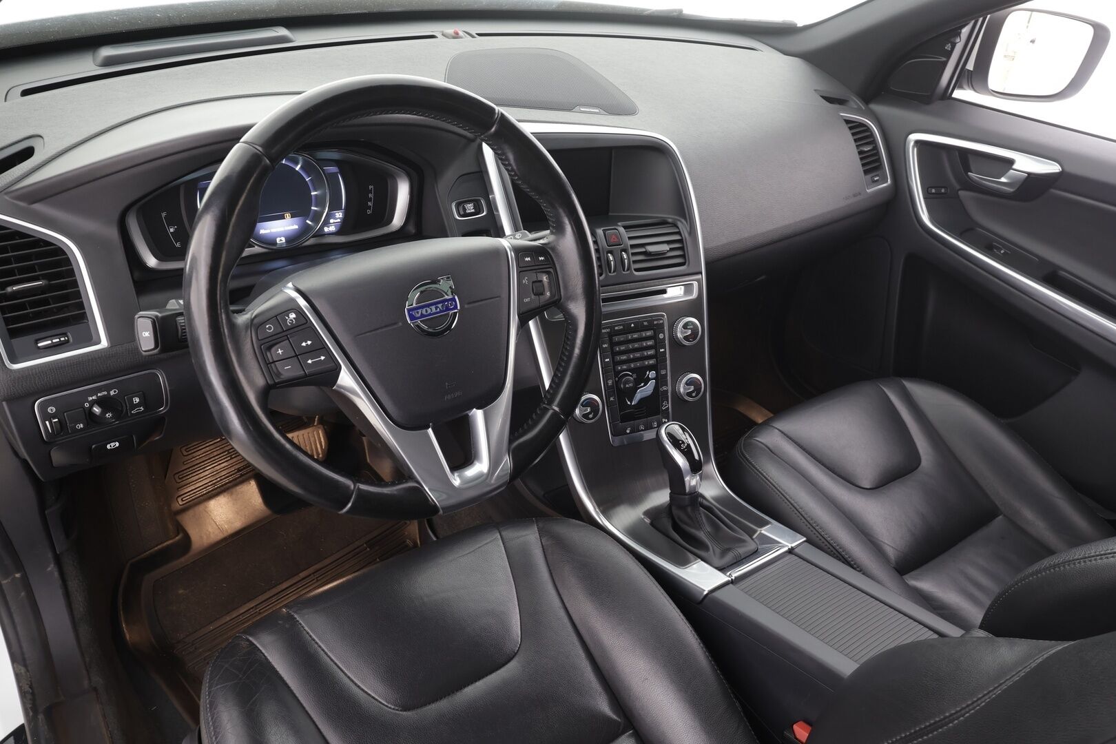 Volvo XC60 2016 D4 AWD Business Summum aut * Vakkari / Webasto / Panorama / Muistipenkki / Keyless / Nahat / P.tutkat * - Suomi-auto / Kahdet renkaat