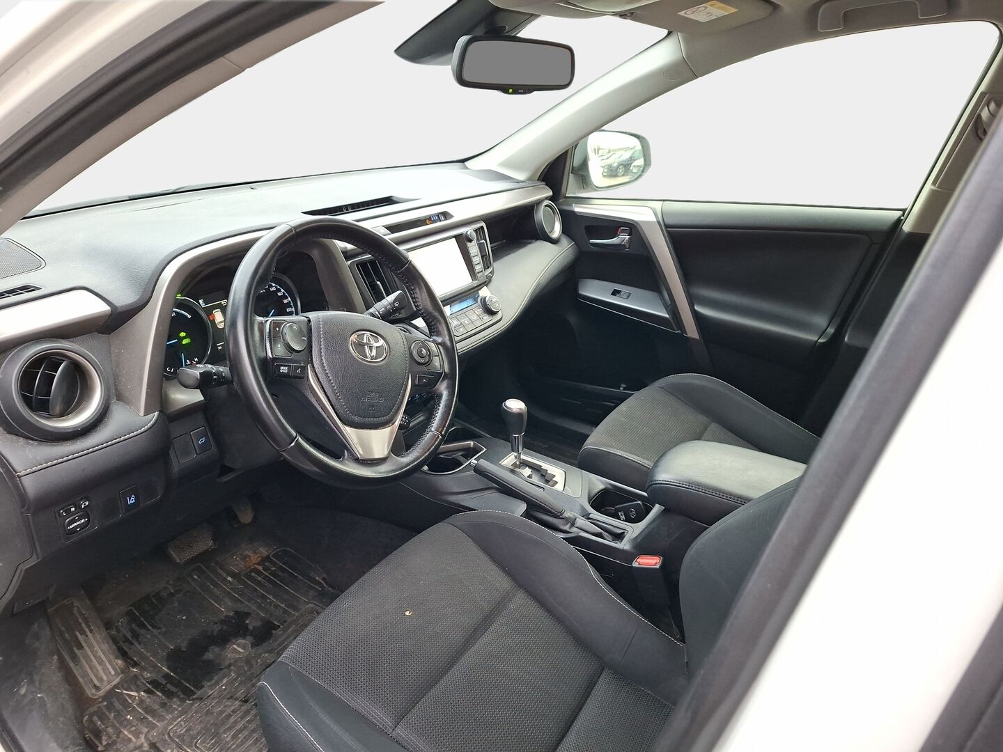 Toyota RAV4 2016 2,5 Hybrid FWD Active * Adapt.Vakkari / Peruutuskamera / Vetokoukku / Lohko & Sisäpistoke / Navi / KeylessGo - 2OM Suomiauto / Merkkihuollettu / Juuri tullut Tampereelle! - HULLU BLACKWEEK KORKOTARJOUS 2,49%