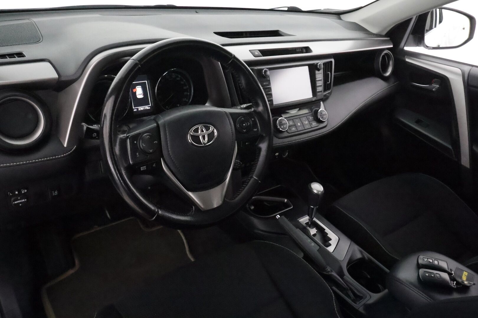 Toyota RAV4 2016 2,5 Hybrid FWD Active **Adapt.vakkari / P.kamera / LED / Navi / KeylessGo / Koukku / Lohkolämmitin** - Suomi-auto / Merkkihuollettu / Kahdet renkaat aluvanteilla 