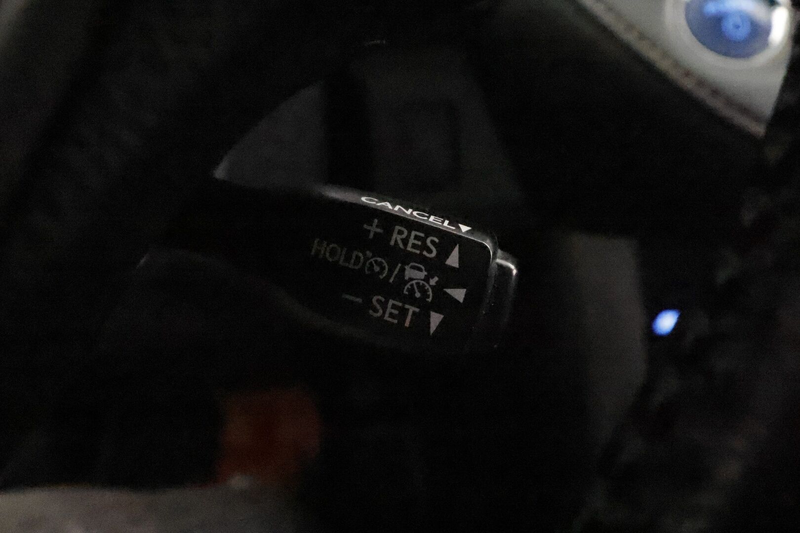 Toyota RAV4 2016 2,5 Hybrid FWD Active **Adapt.vakkari / P.kamera / LED / Navi / KeylessGo / Koukku / Lohkolämmitin** - Suomi-auto / Merkkihuollettu / Kahdet renkaat aluvanteilla 