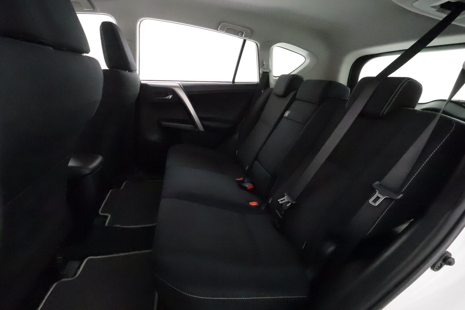 Toyota RAV4 2016 2,5 Hybrid FWD Active **Adapt.vakkari / P.kamera / LED / Navi / KeylessGo / Koukku / Lohkolämmitin** - Suomi-auto / Merkkihuollettu / Kahdet renkaat aluvanteilla 