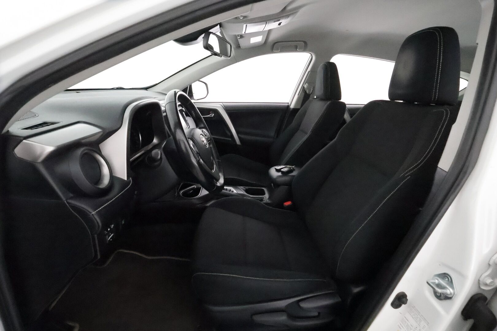 Toyota RAV4 2016 2,5 Hybrid FWD Active **Adapt.vakkari / P.kamera / LED / Navi / KeylessGo / Koukku / Lohkolämmitin** - Suomi-auto / Merkkihuollettu / Kahdet renkaat aluvanteilla 