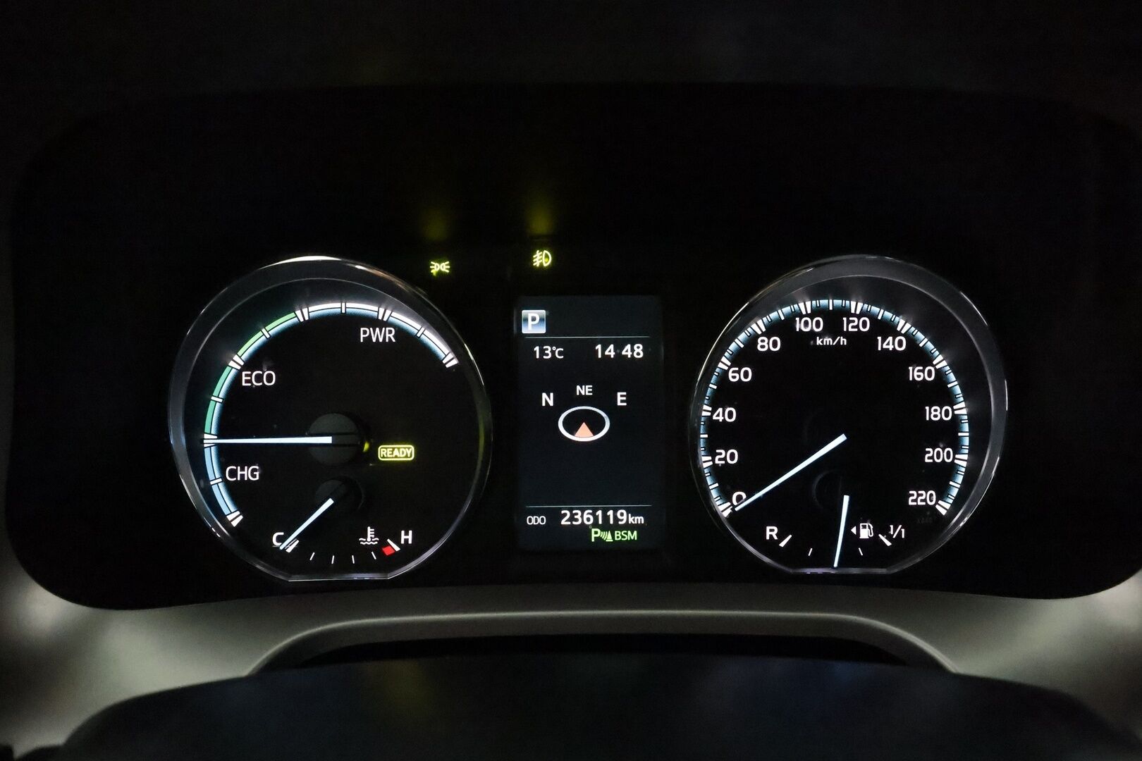 Toyota RAV4 2016 2,5 Hybrid FWD Active **Adapt.vakkari / P.kamera / LED / Navi / KeylessGo / Koukku / Lohkolämmitin** - Suomi-auto / Merkkihuollettu / Kahdet renkaat aluvanteilla 