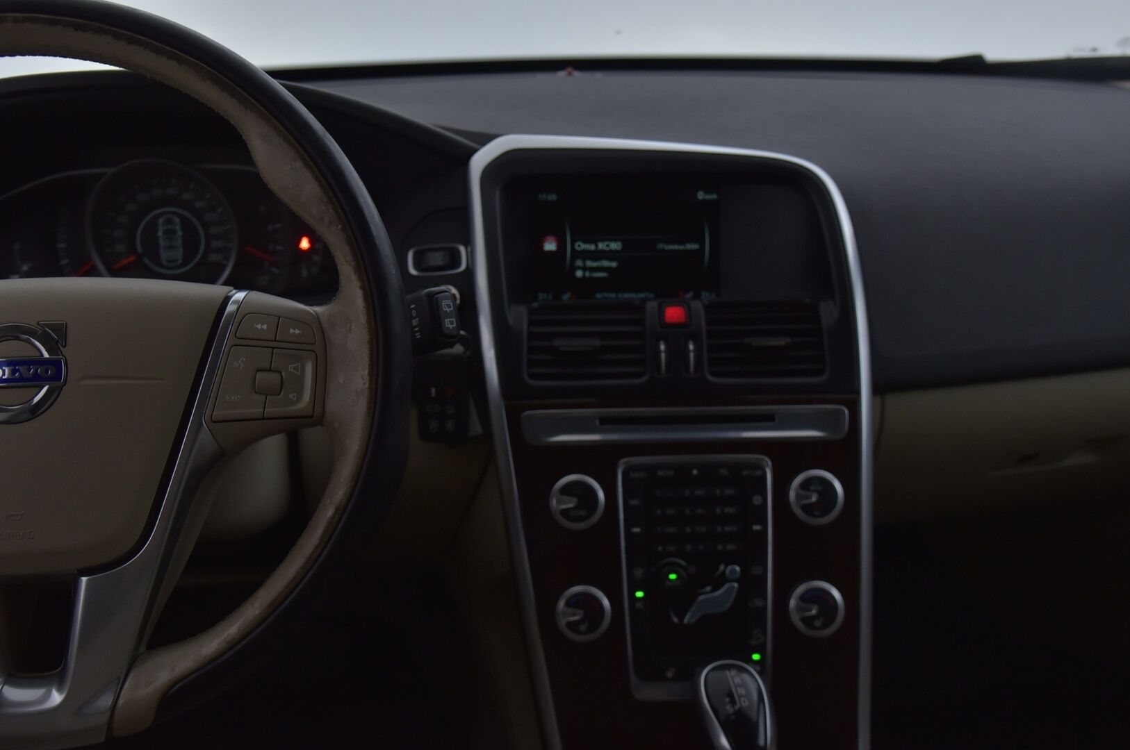 Volvo XC60 2016 D4 AWD Business Summum aut * Suomi-auto / Ratinlämmitin / Webasto / Aktiiviset kaarrevalot / Muistipenkki / Vaaleat nahat / Keyless* - HULLUT AVAJAISHULINAT KORKOTARJOUS 3,29 %