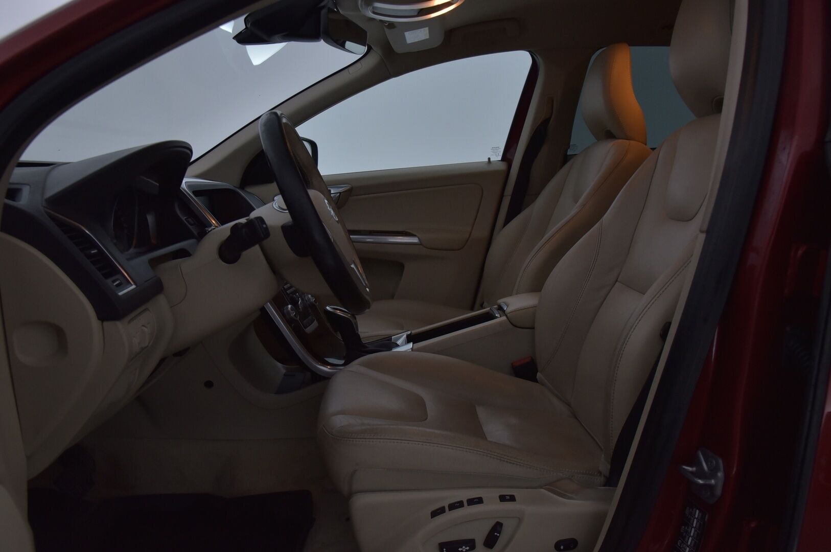 Volvo XC60 2016 D4 AWD Business Summum aut * Suomi-auto / Ratinlämmitin / Webasto / Aktiiviset kaarrevalot / Muistipenkki / Vaaleat nahat / Keyless* - HULLUT AVAJAISHULINAT KORKOTARJOUS 3,29 %