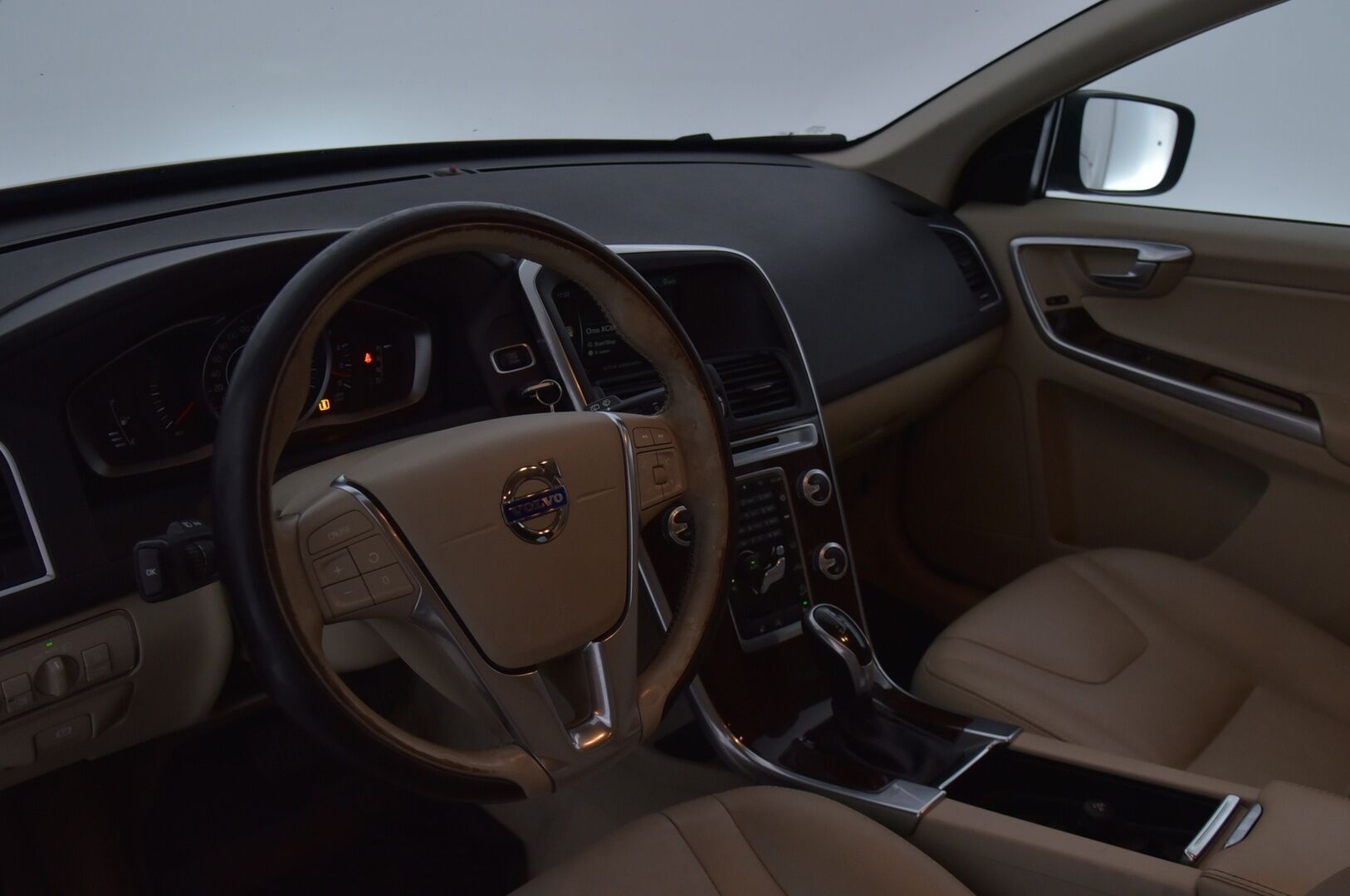 Volvo XC60 2016 D4 AWD Business Summum aut * Suomi-auto / Ratinlämmitin / Webasto / Aktiiviset kaarrevalot / Muistipenkki / Vaaleat nahat / Keyless* - HULLUT AVAJAISHULINAT KORKOTARJOUS 3,29 %