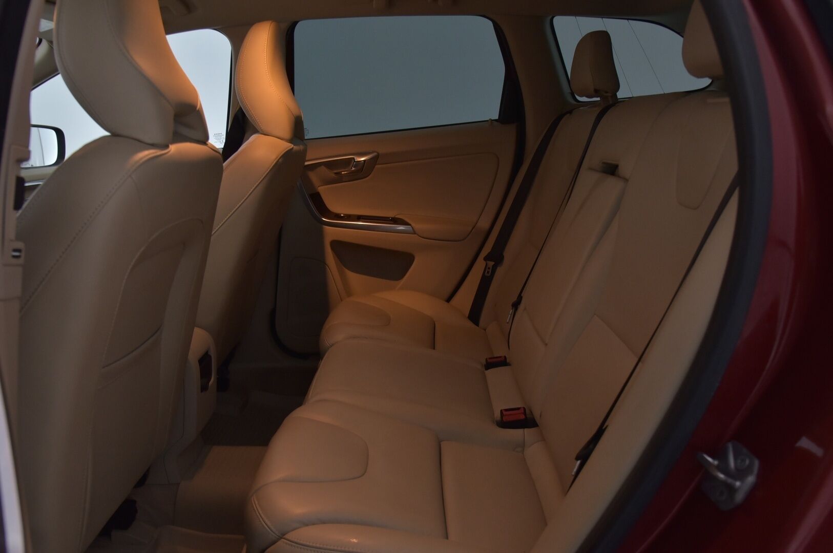 Volvo XC60 2016 D4 AWD Business Summum aut * Suomi-auto / Ratinlämmitin / Webasto / Aktiiviset kaarrevalot / Muistipenkki / Vaaleat nahat / Keyless* - HULLUT AVAJAISHULINAT KORKOTARJOUS 3,29 %