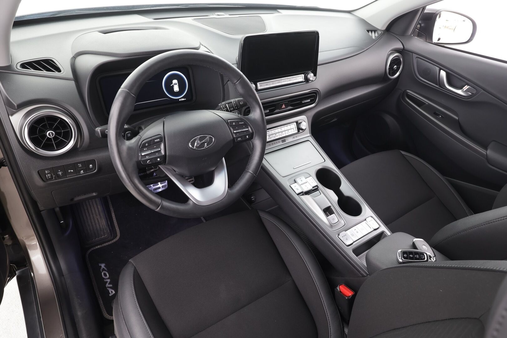 Hyundai KONA 2023 electric 64 kWh 204 hv Style MY21 - | ACC | ILP | Krell | HUD | Sähköpenkit | Puolinahat | LED | Digimittaristo | HDA | BSM | P.kamera | Keyless | Merkkihuollot | 2x renkaat aluin | 