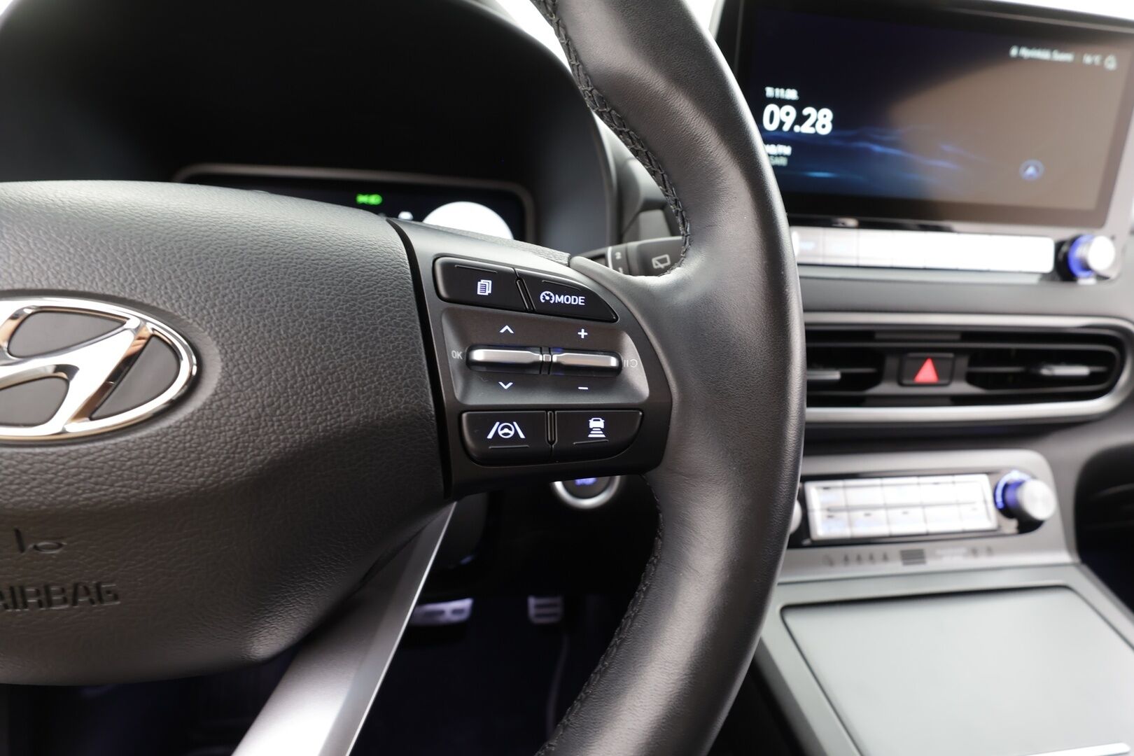 Hyundai KONA 2023 electric 64 kWh 204 hv Style MY21 - | ACC | ILP | Krell | HUD | Sähköpenkit | Puolinahat | LED | Digimittaristo | HDA | BSM | P.kamera | Keyless | Merkkihuollot | 2x renkaat aluin | 